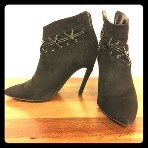 Black Guess Suede 4” Heels